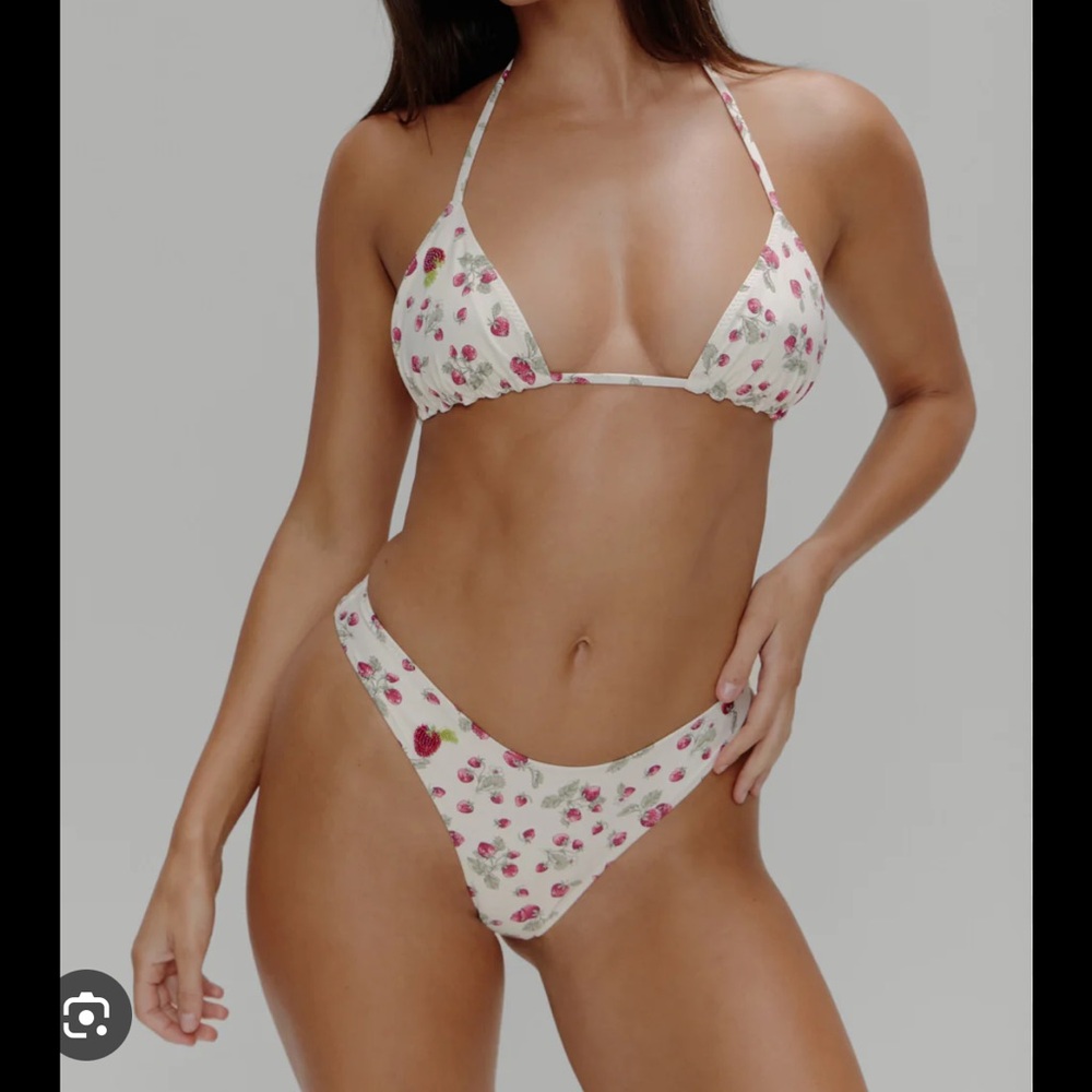 ISO FRANKIES BIKINIS STRAWBERRY FIELDS!